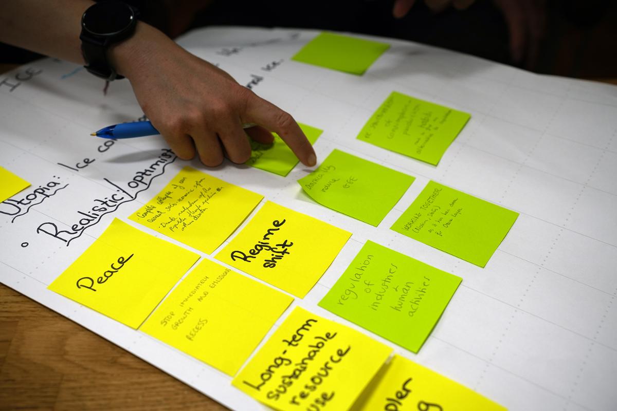 Studentene diskuterte seg fram til mange interessante løsninger.