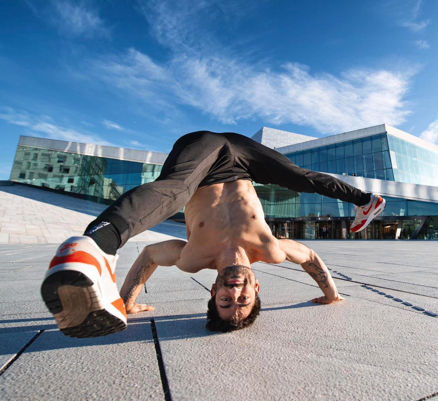 Illustrasjons-/bannerbilde for Finding Safety in Identity: A Story of Belonging Through Hip Hop