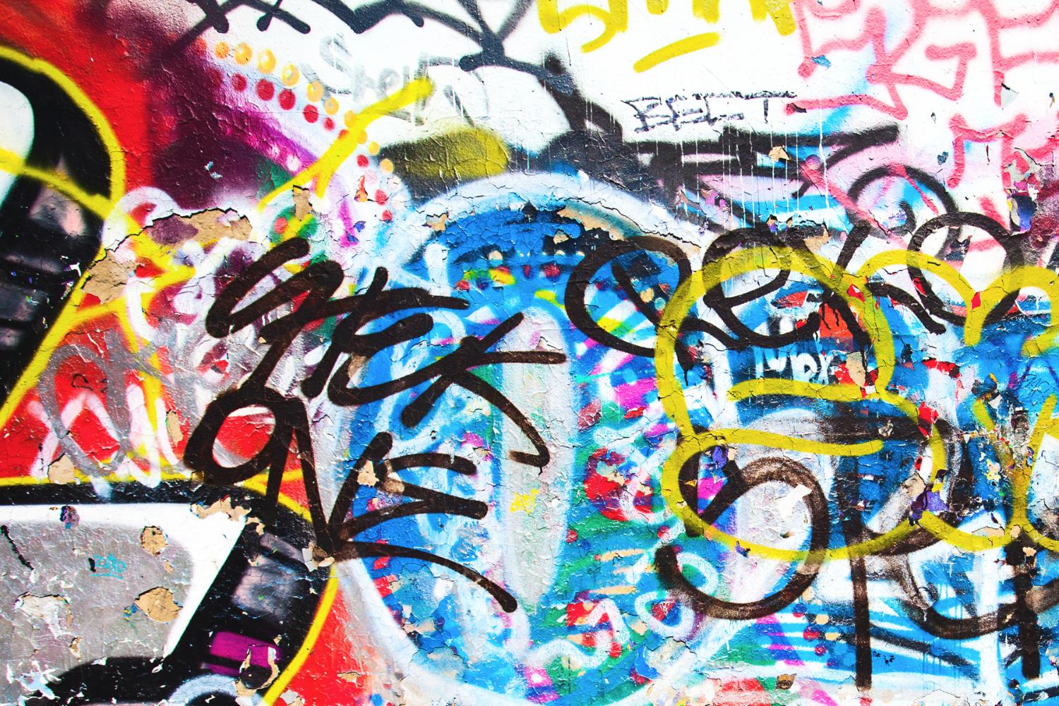 grafitti p&aring; en vegg