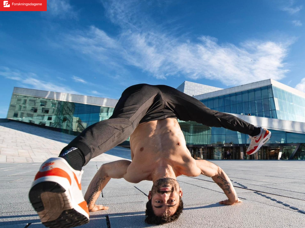 mann som snurrer på hodet