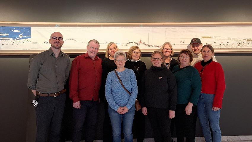 Gruppebilde av seks personer, studenter og forelesere.