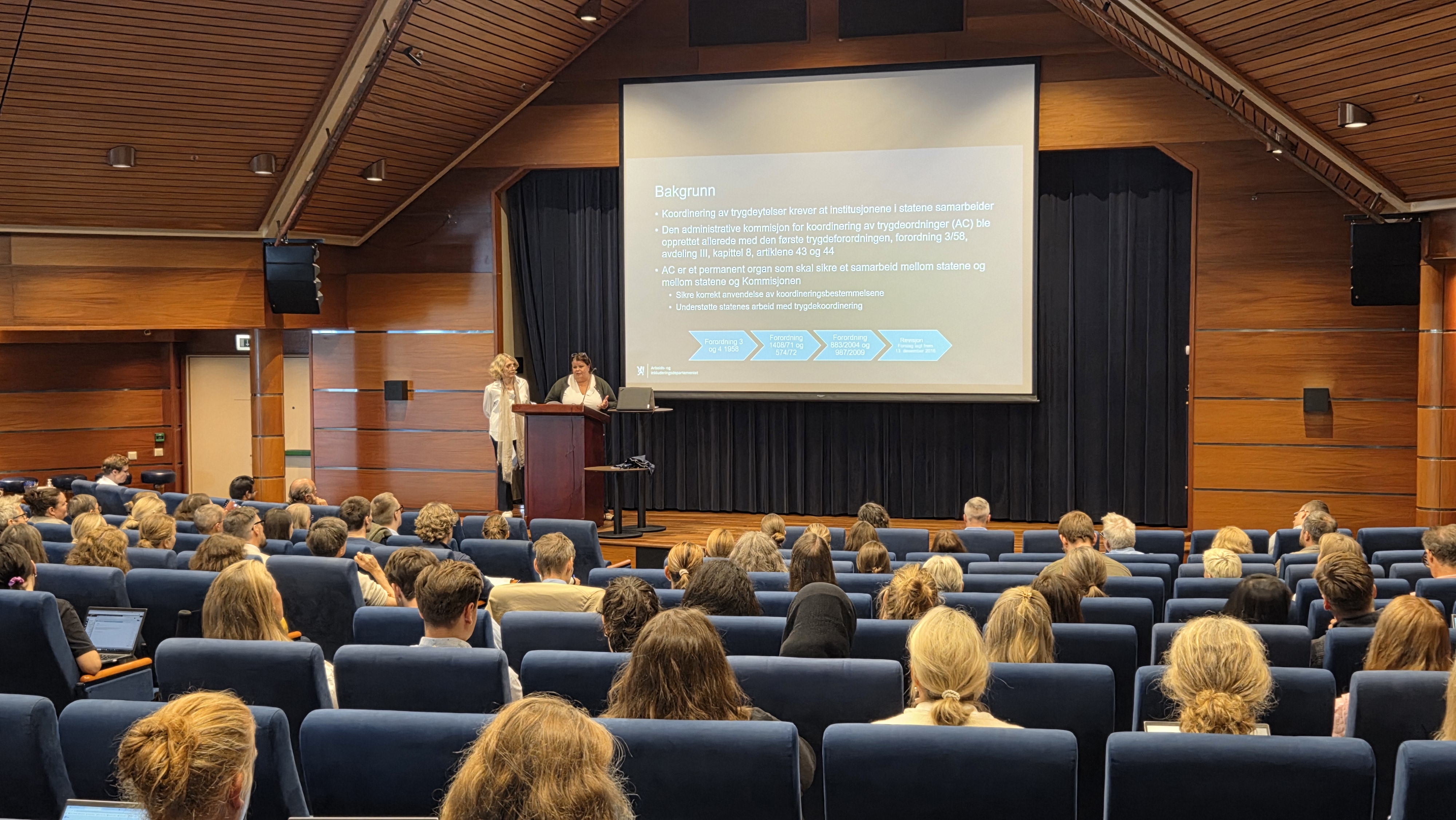  Anne-Louise Resberg og Trine Eline Homble holder presentasjon under Trygderettskonferansen
