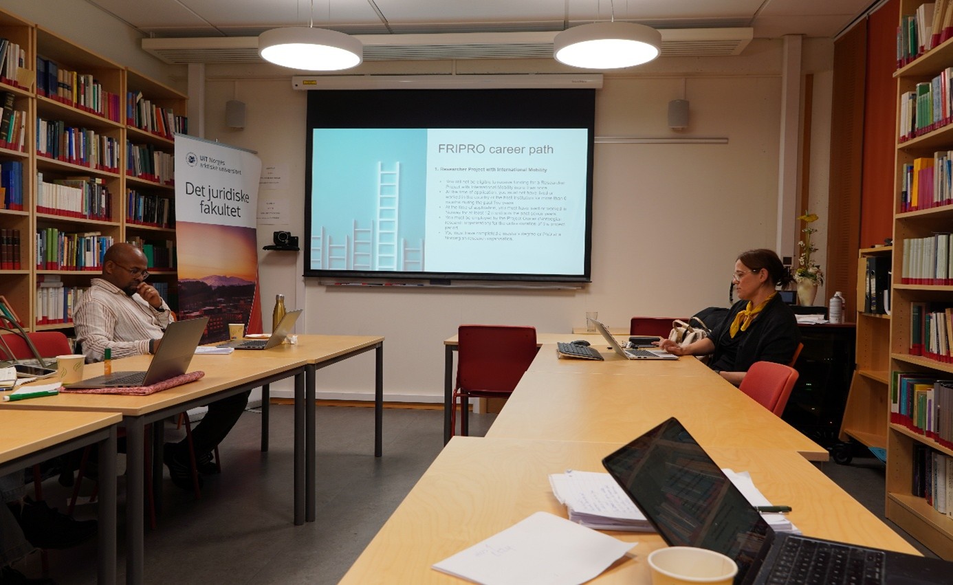 Inger Lin Uttakleiv Ræder is talking to the group