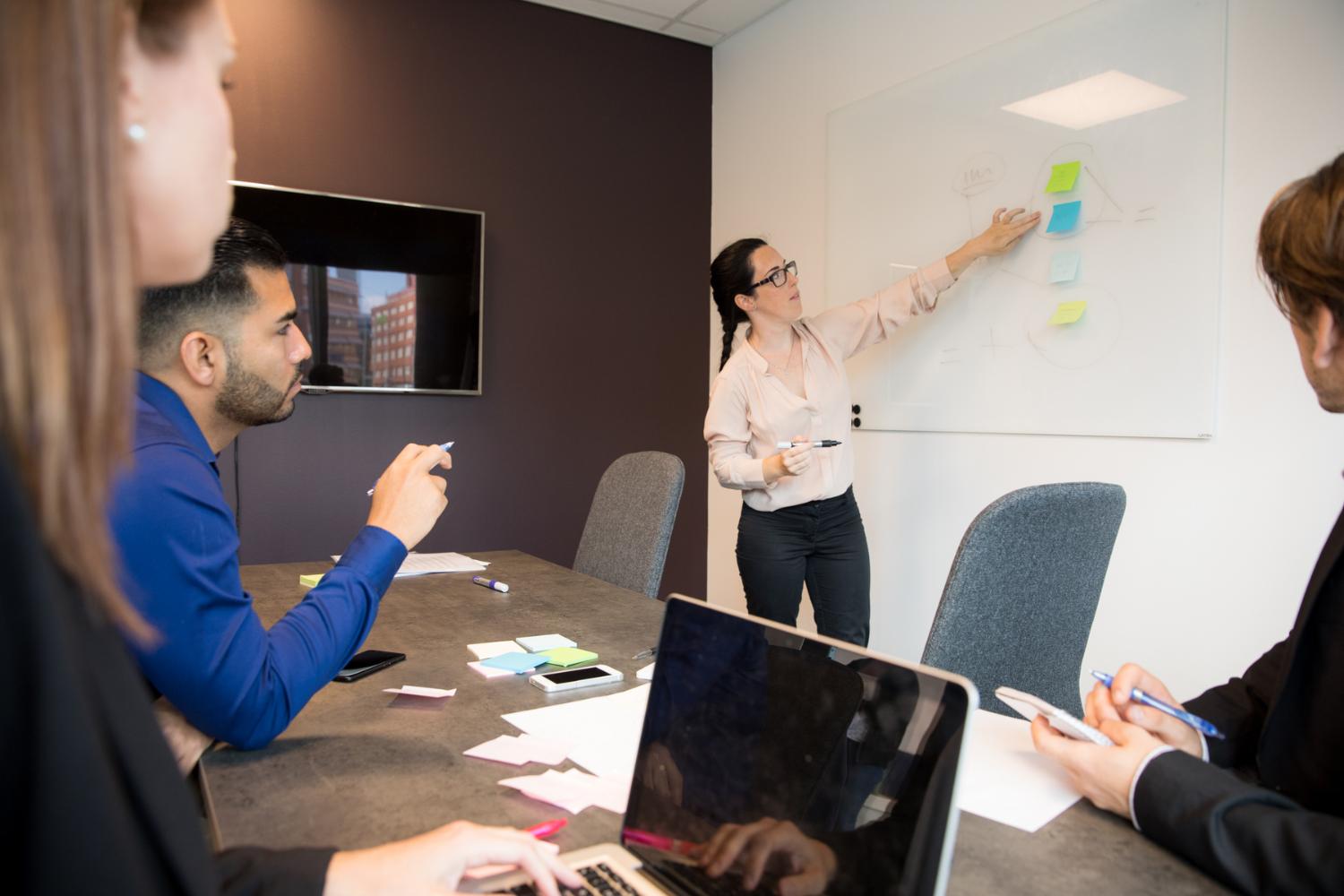 Illustrasjons-/bannerbilde for Er du nylig ansatt som underviser ved Helsefak? Se her!