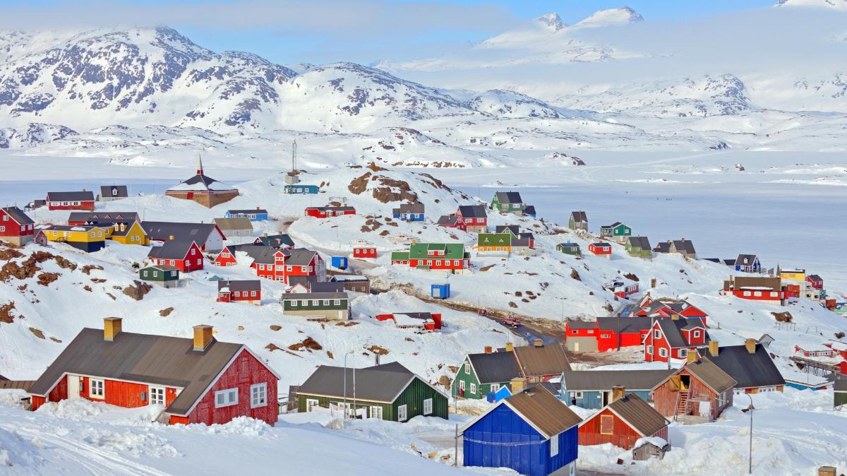 Bilde av fargerike boliger p&aring; Gr&oslash;nland