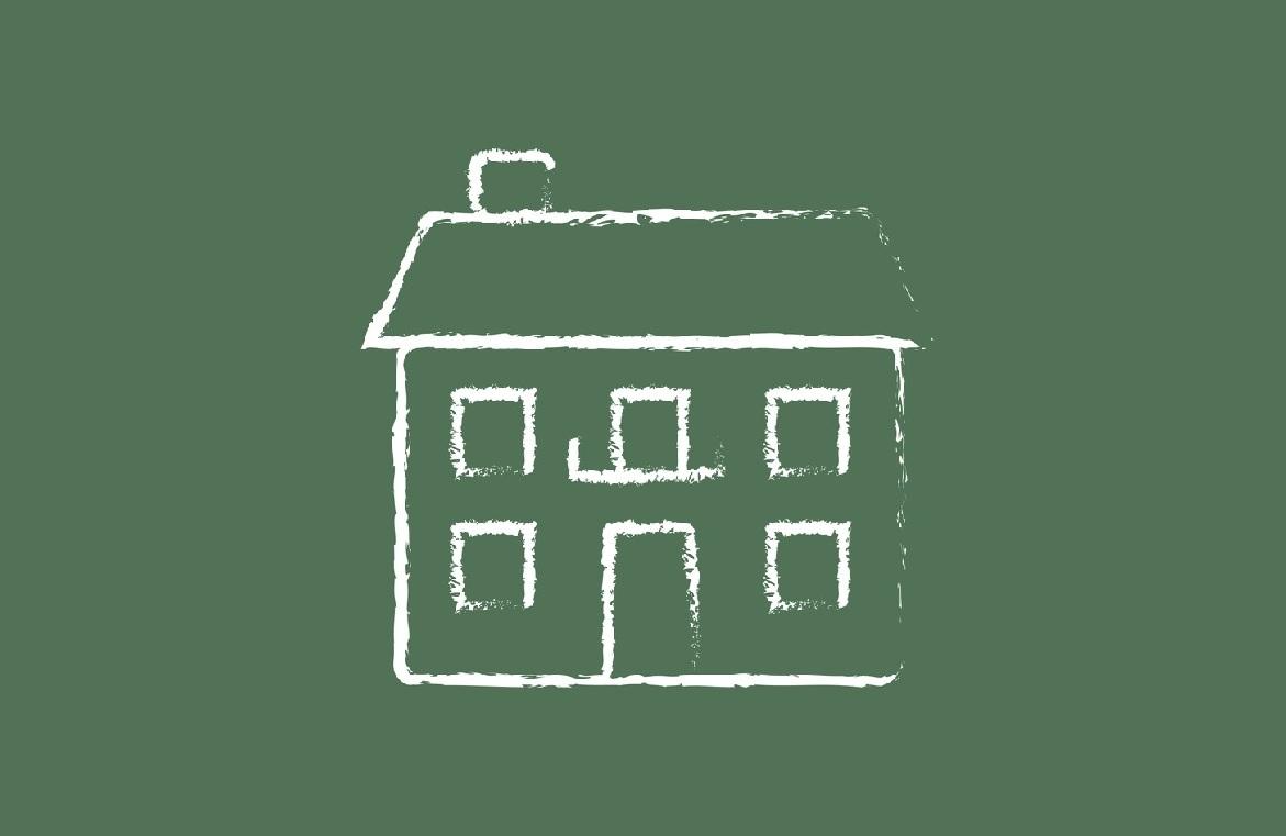 kritt-tegning av et hus p&aring; ei tavle