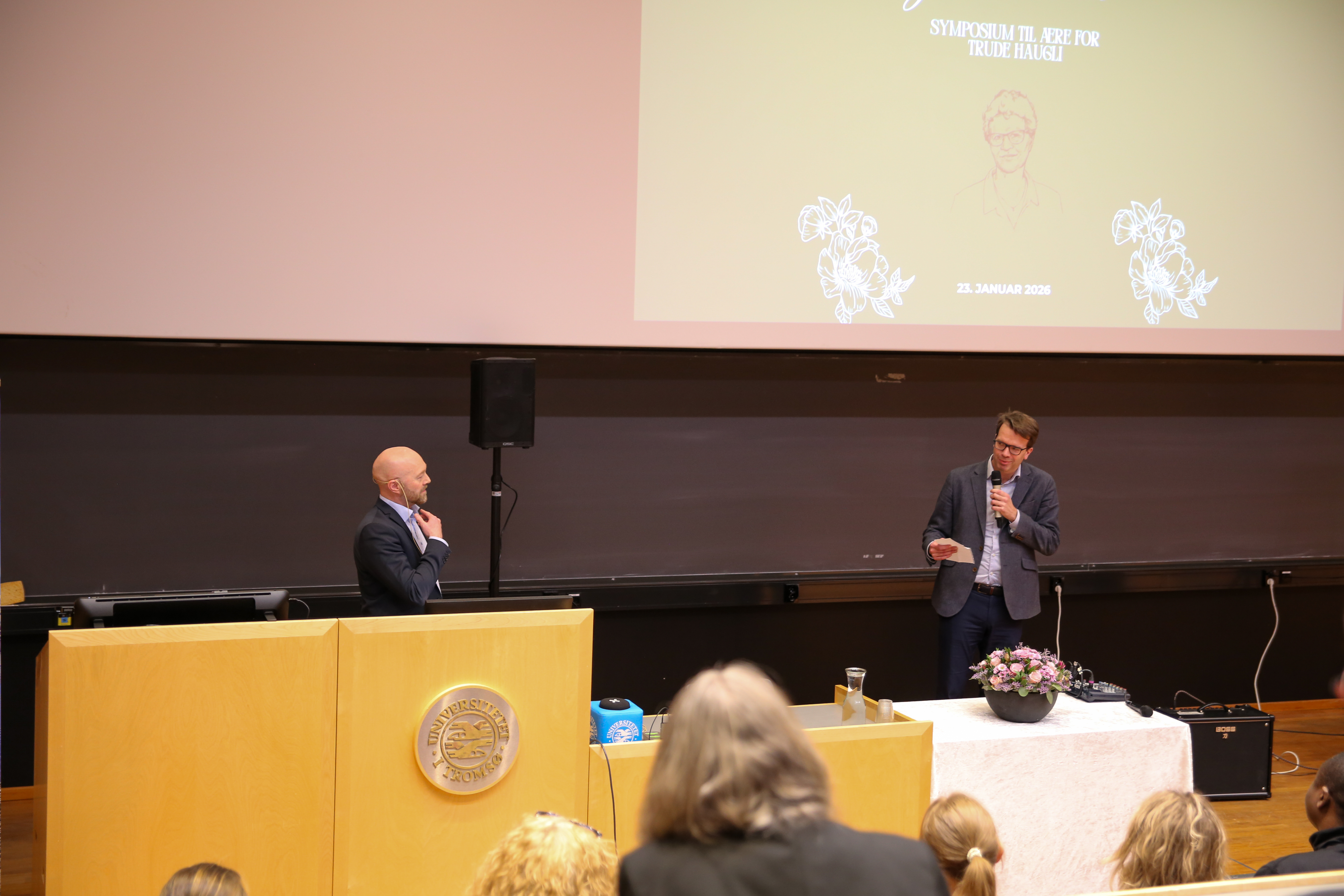 mann, skallet, mann brunt h&aring;r. 