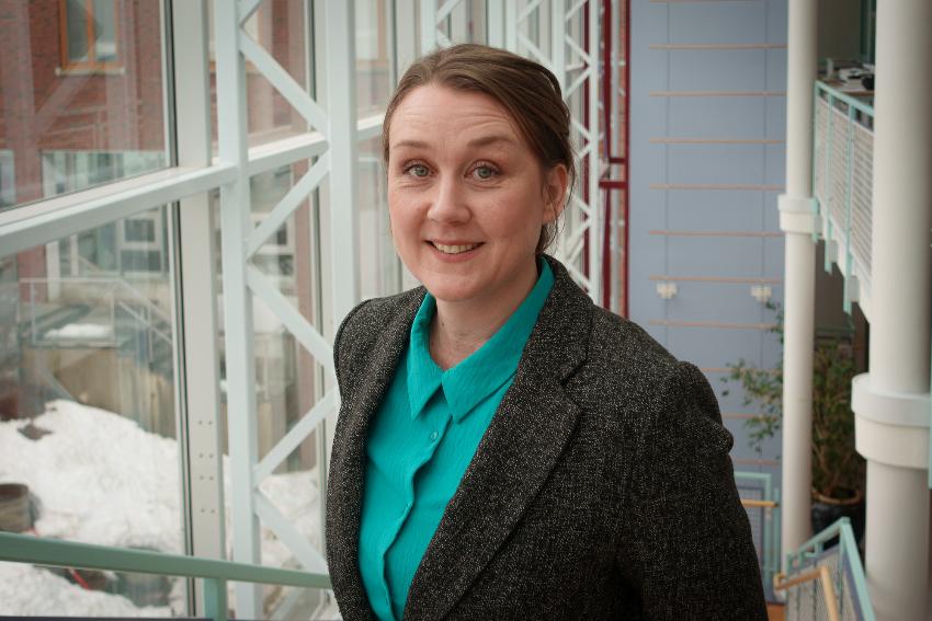 bilde av en kvinne i en trapp