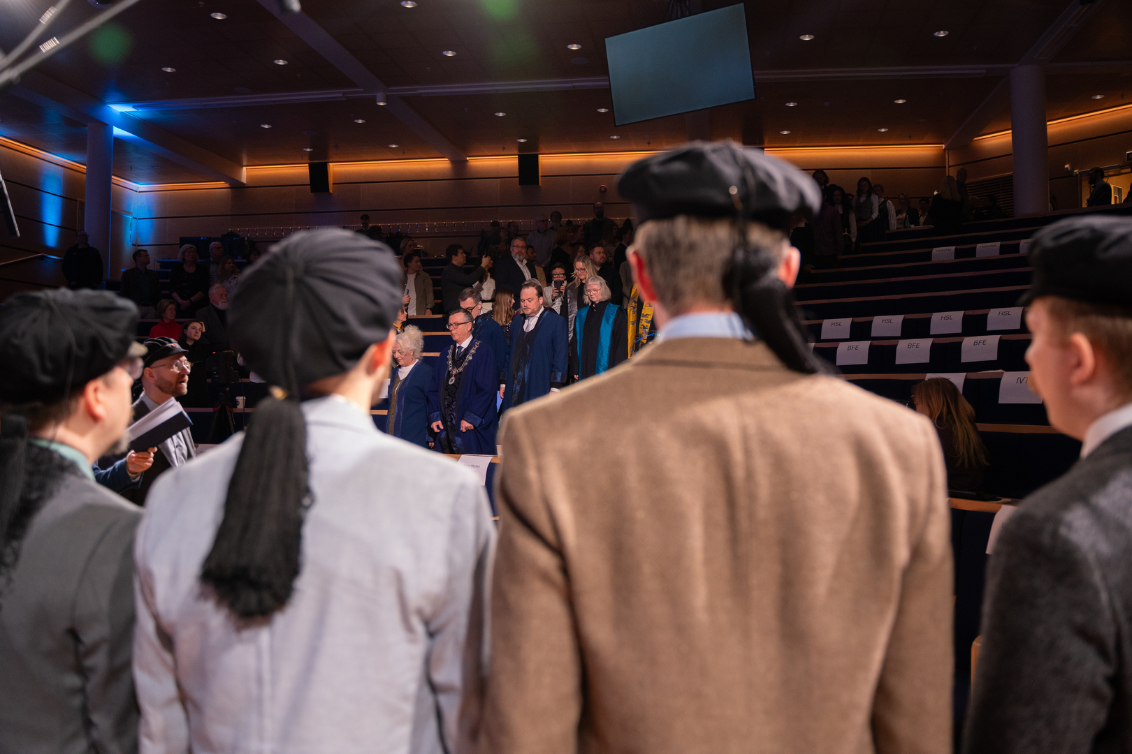 Korsang og prosesjon med rektorat