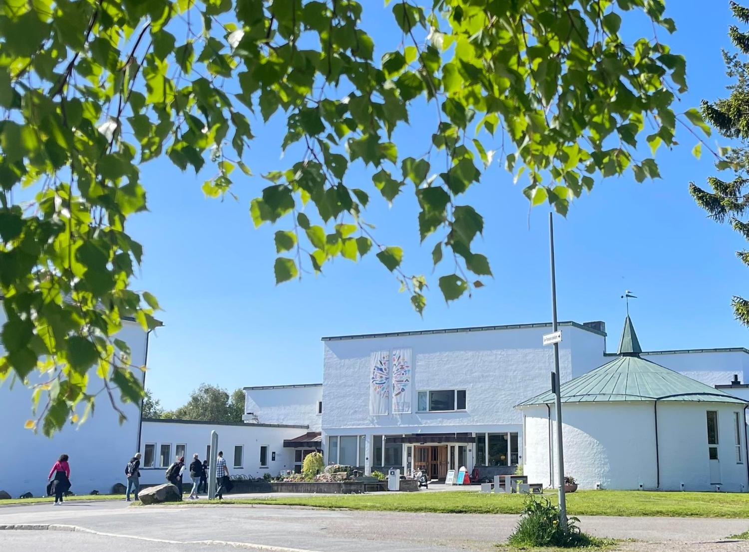 Illustrasjons-/bannerbilde for GUIDE COURSE | Get to know the exhibitions at the Arctic University Museum of Norway | DAY 1