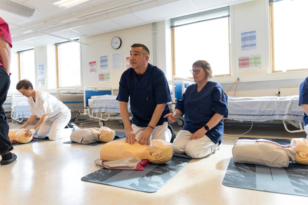 Deltakerne &oslash;vde p&aring; hjerte- og lungeredning.