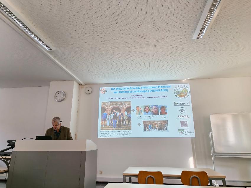 Prof. Antony G. Brown presenterer MEMELAND-prosjektet p&aring; International Landscape Archaeology Conference.