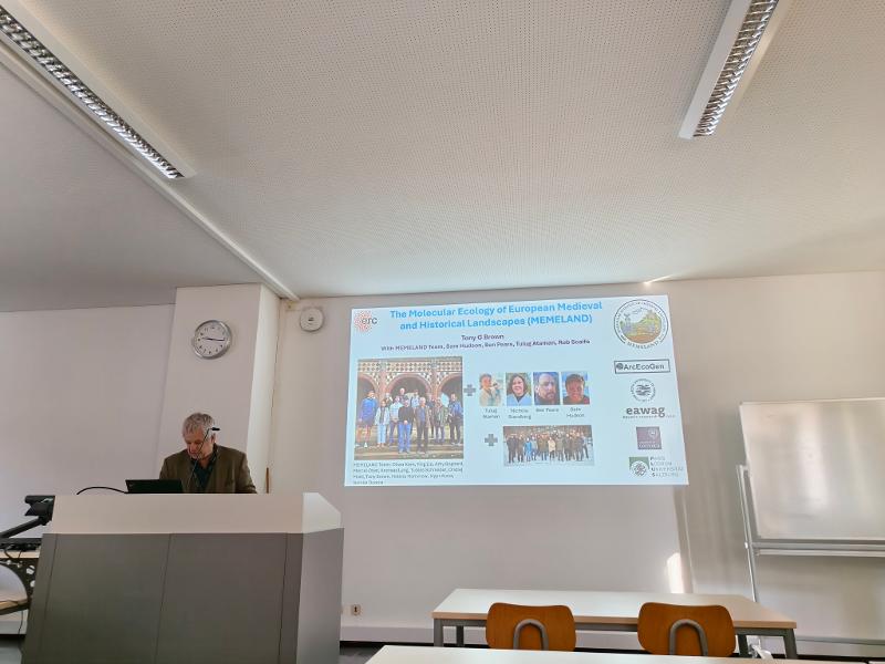 Prof. Antony G. Brown presenterer MEMELAND-prosjektet p&aring; International Landscape Archaeology Conference.