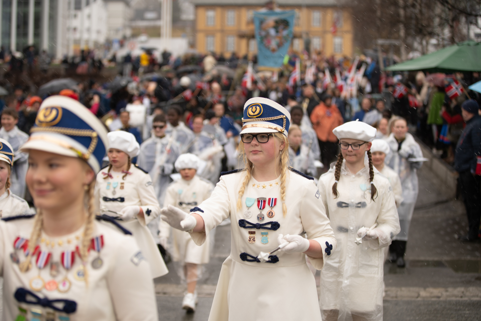 BORGTUN SKOLEKORPS-08364.jpg Korps med hvite uniformer på 17. mai.