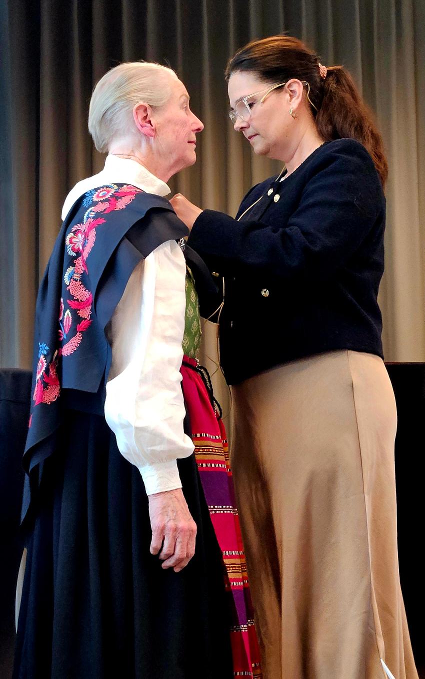 Anna Luise Kirkengen f&aring;r St. Olavs Orden.