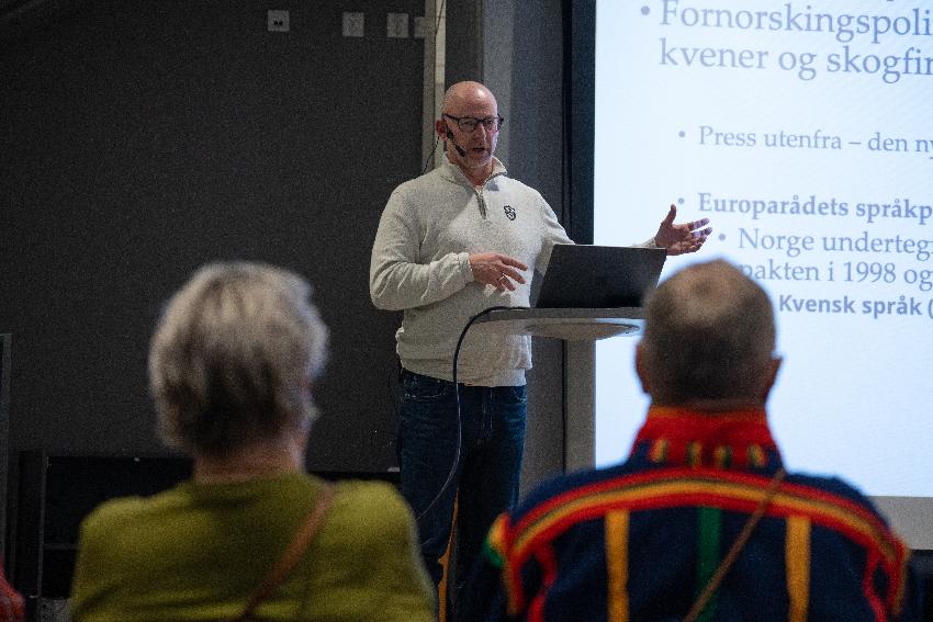 Ketil Zachariassen snakker til forsamiling