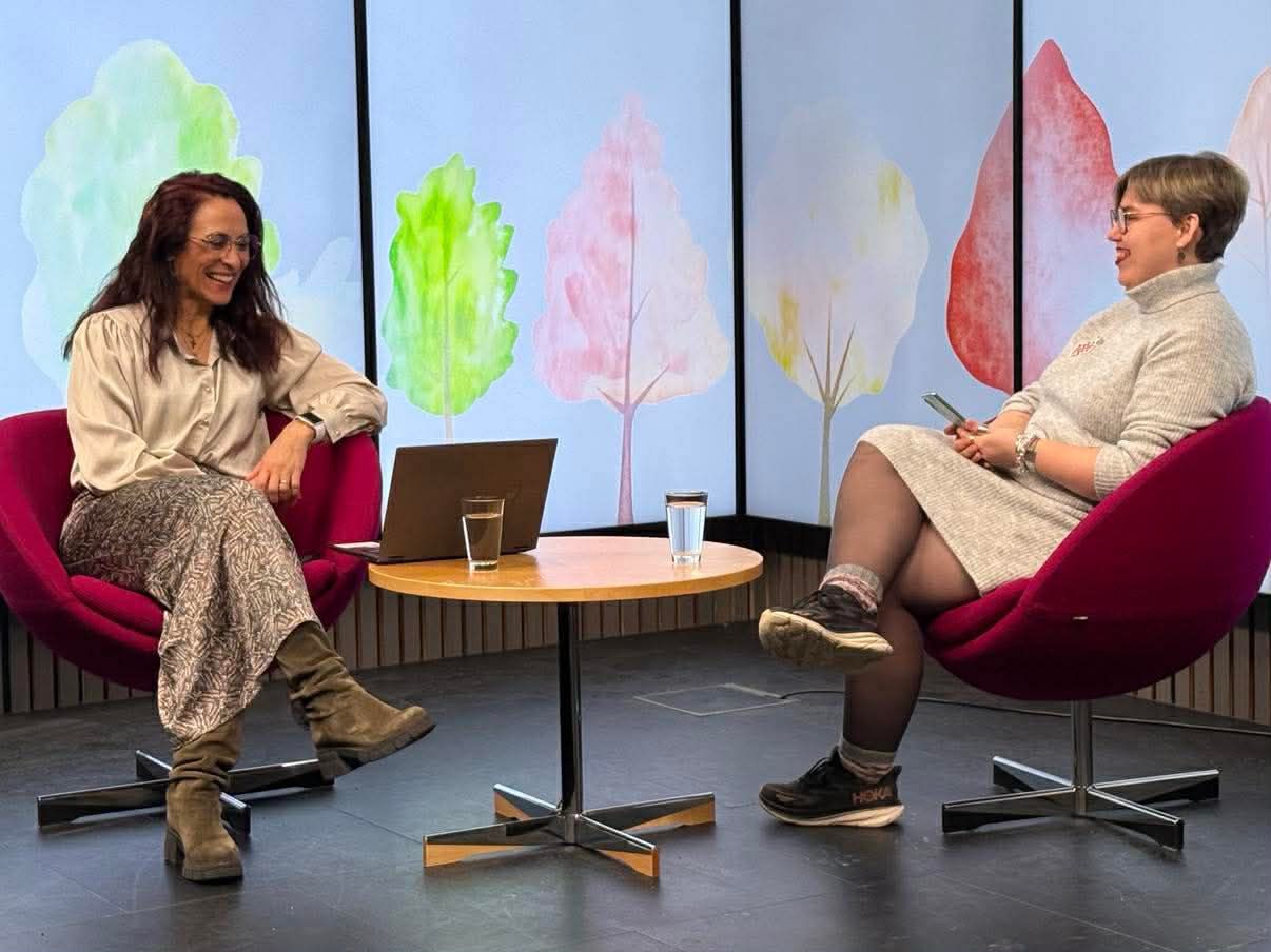 Expert seated for a recorded interview session
