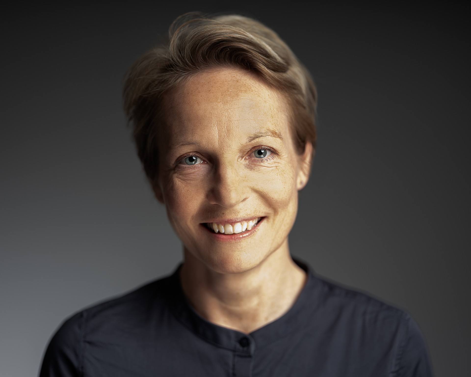 Pia Lauritzen Tavla bilde_farge.jpg Portrait photo Dr. Pia Laurizen
