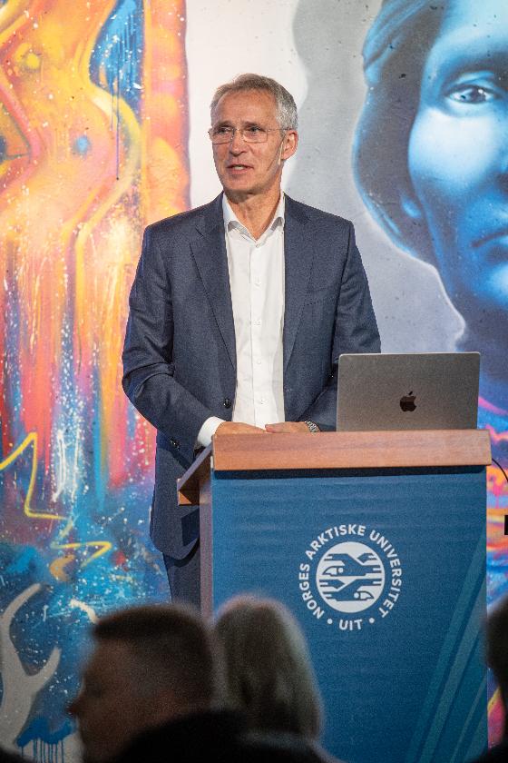 Illustrasjonsbilde for Stoltenberg besøker Harstad