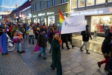 Illustrasjons-/bannerbilde for Bli med på årets Pride-parade!